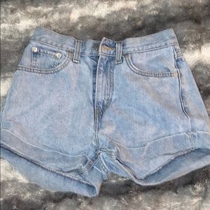 ✨Levi’s Jean Shorts✨